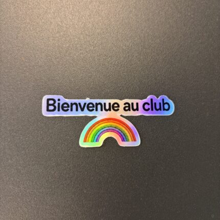 Sticker Bienvenue au Club LGBTQIA+ inspiré de la phrase « le club des homosexuel·les »